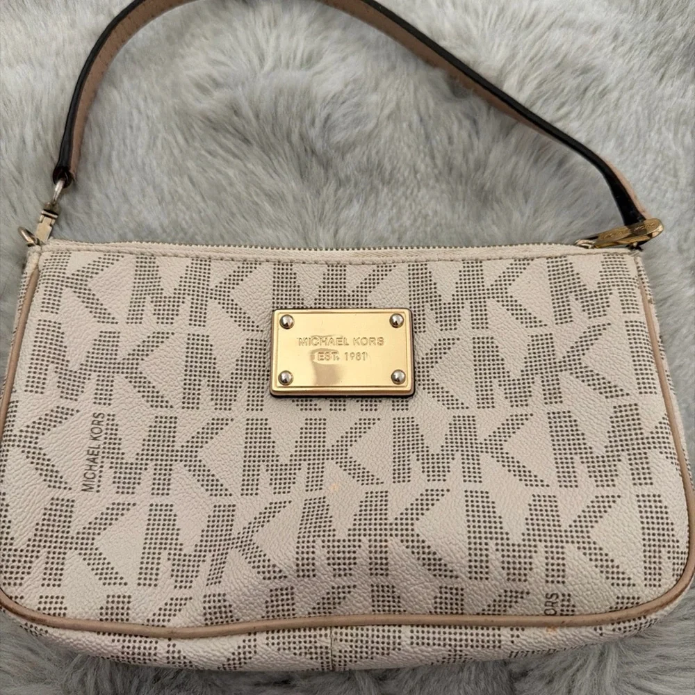 Michael Kors Tan Monogram Shoulder Bag - Picture 2 of 9